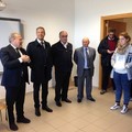 Consegna sedie e banchi a scuola