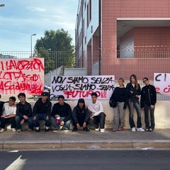 «Non siamo senza voglia, siamo senza futuro»: a Margherita gli studenti dell’Aldo Moro in sciopero contro il carovita