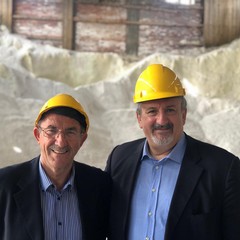 Emiliano in visita con il sindaco Lodispoto alla salina di Margherita