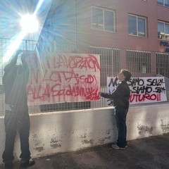 «Non siamo senza voglia, siamo senza futuro»: a Margherita gli studenti dell’Aldo Moro in sciopero contro il carovita