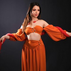 La cantante terlizzese Flora presenta il nuovo singolo ‘Falò’
