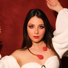 La cantante terlizzese Flora presenta il nuovo singolo ‘Falò’