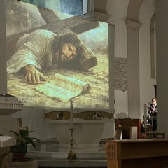 “La Via della Croce”: ieri la Via Crucis presso la parrocchia del Santissimo Salvatore