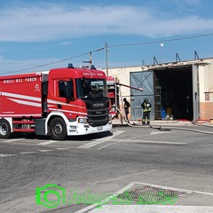 Incendio in un capannone a Margherita di Savoia