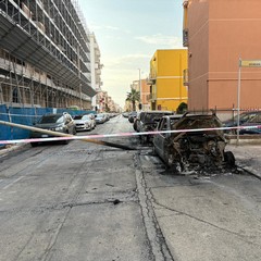 Notte di Ferragosto di fuoco a Margherita di Savoia: bruciano sette veicoli