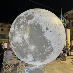 “White & Art”: grande successo a Margherita di Savoia per la Notte Bianca