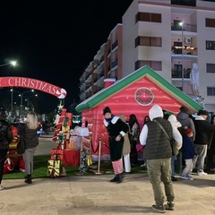 Magia natalizia, musica e colori: Margherita si illumina con il “Christmas Show”