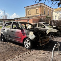 Incendio auto nei pressi della stazione