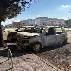 Incendio auto nei pressi della stazione