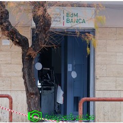Doppia esplosione al bancomat in via Africa Orientale