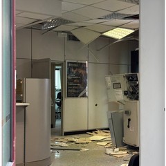 Doppia esplosione al bancomat in via Africa Orientale