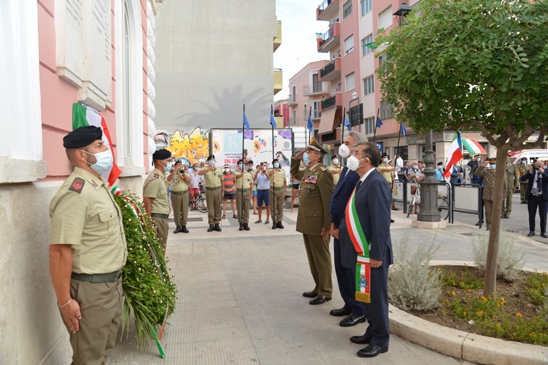 Milite Ignoto - Sindaco e vertici dell'Esercito a Margherita di Savoia