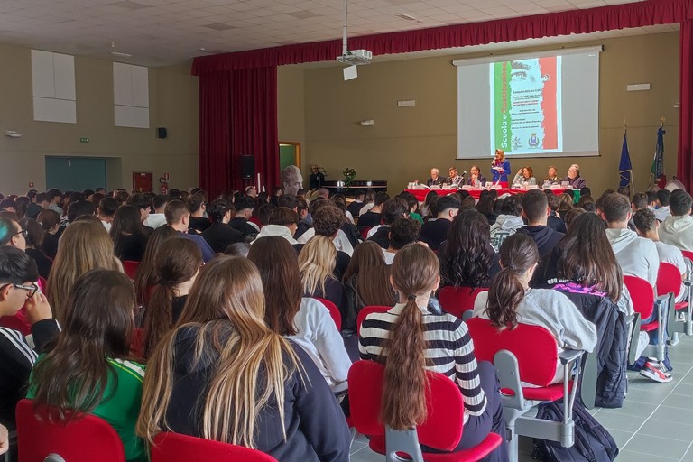 Grande partecipazione degli studenti dell’I.I.S.S. “Aldo Moro” per la giornata della Costituzione