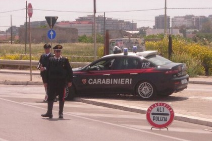 Carabinieri gazzella posto di blocco