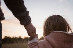 «Due anni di attesa per il riaffido delle quattro figlie»