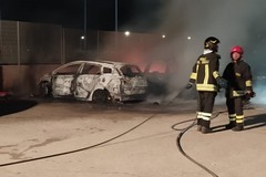 Auto in fiamme nei pressi del comune di Margherita di Savoia