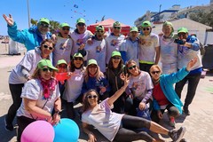 Un’esplosione di colori, gioia e musica: successo a Margherita per la “Walk Color & Fly”