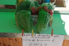 Frutta e verdura gratis per i meno abbienti: l'iniziativa di un fruttivendolo