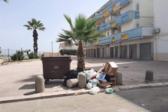 Poca collaborazione dai cittadini: sacchi di immondizia abbandonati per strada