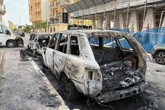 Notte di Ferragosto di fuoco a Margherita di Savoia: bruciano sette veicoli