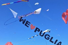 In volo gli aquiloni per la pace a Margherita di Savoia