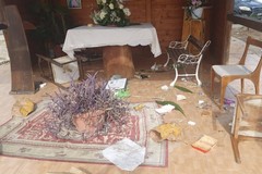 Vandalizzata la cappella di San Pio, Don Michele: «Bisogna rispettare i luoghi della collettività»