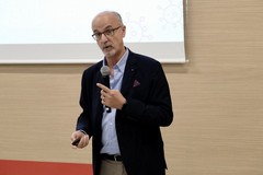 Vaccini: "Per gli under 60 solo Pfizer e Moderna"