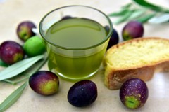 «9 famiglie pugliesi su 10 consumano olio extravergine d'oliva tutti i giorni»