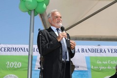 Italo Farnetani consegna la bandiera verde a Margherita di Savoia
