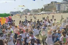 Walk Color and Fly: a Margherita di Savoia torna la festa dei colori