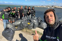 L’ASD "Il Faro Maver" di Cerignola a pesca di... rifiuti a Margherita di Savoia