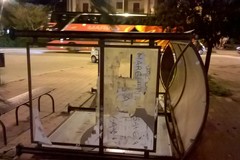 Cabina fermata autobus divelta dal vento. Pericolo scampato