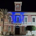 Giornata internazionale della dislessia, il vecchio municipio di Margherita si colora di turchese