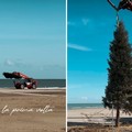 Un albero di Natale sulla spiaggia: è la prima volta a Margherita di Savoia