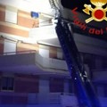 Incendio in appartamento: messa in salvo una coppia