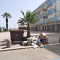 Poca collaborazione dai cittadini: sacchi di immondizia abbandonati per strada