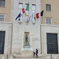 Regione Puglia, mille defibrillatori per strutture pubbliche