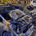 Ancora auto in fiamme a Margherita: brucia anche un albero