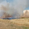 Un incendio nei pressi della parrocchia San Pio nel quartiere di Città Giardino