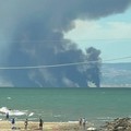 Incendio a Manfredonia, fumo visibile da Margherita di Savoia