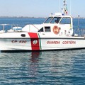 La motovedetta CP 520 della Guardia Costiera lascia le acque di Margherita di Savoia