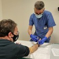 Vaccini, Lopalco e Montanaro: «Completare fascia dei fragili valutando ogni singolo caso»
