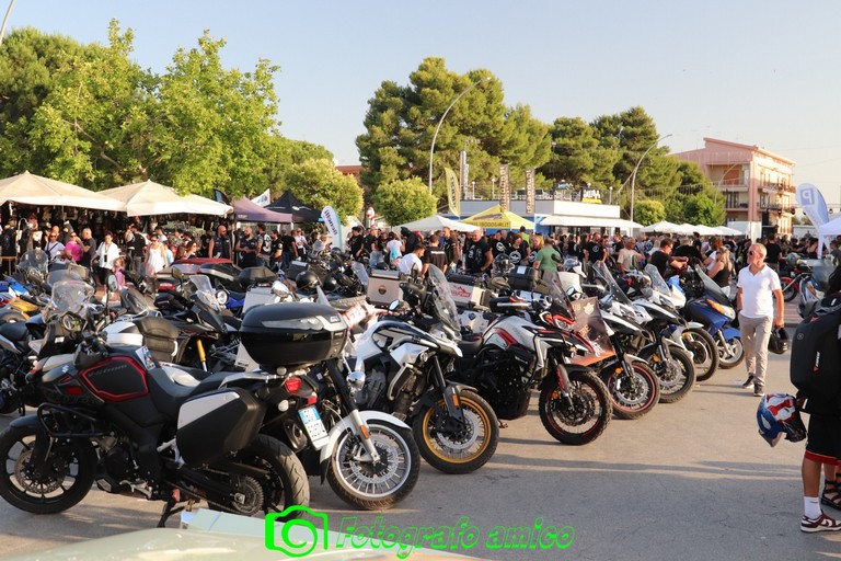 “Bikers in the Salt”. <span>Foto Fotografoamico </span>