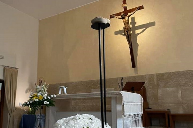 L'altare della chiesa di San Pietro a Bisceglie