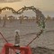 Una preghiera all’alba dedicata ai nonni sulla spiaggia di Margherita di Savoia