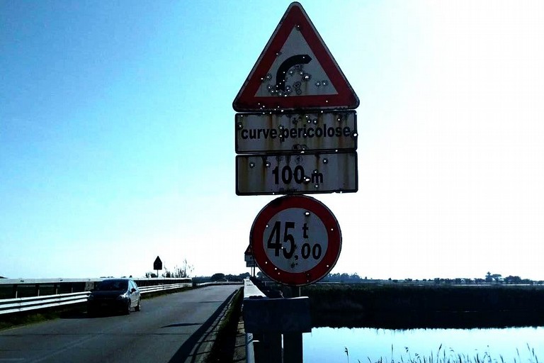 Cartello stradale. <span>Foto Legambiente Margherita di Savoia</span>