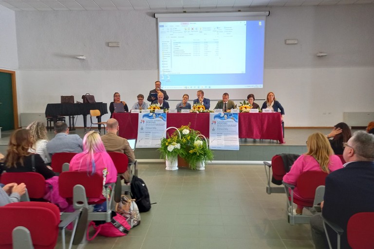 Il convegno nell'auditorium del liceo 