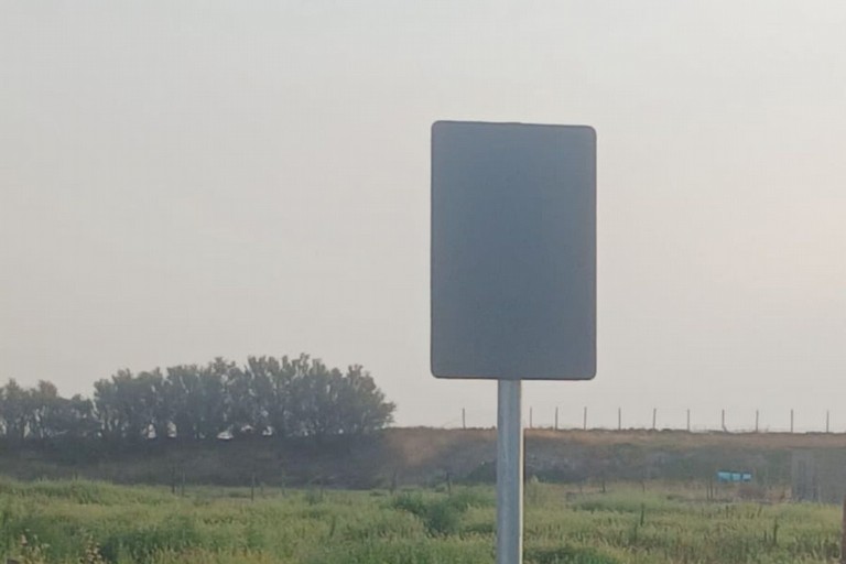Segnaletica vandalizzata in zona Orno