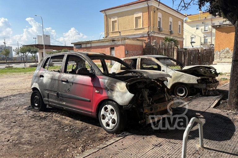 Incendio di auto a Margherita di Savoia