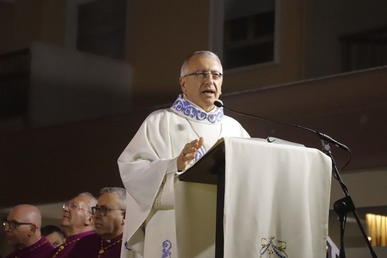 L'Arcivescovo D'Ascenzo: il primo saluto a Papa Leone XIV. <span>Foto Cosimo Campanella</span>